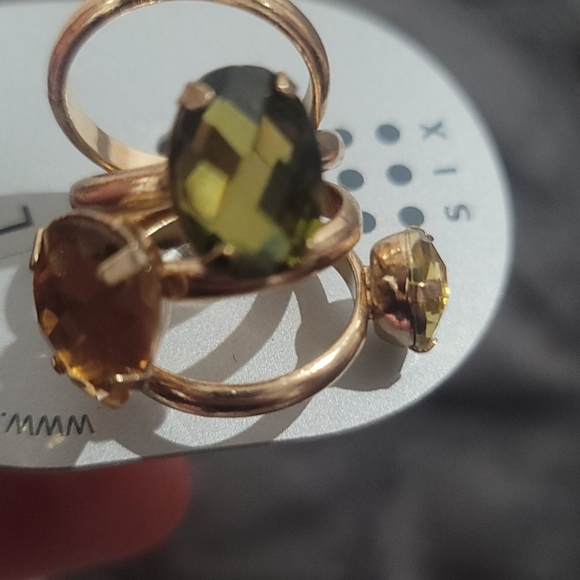 Ring - Picture 2 of 2